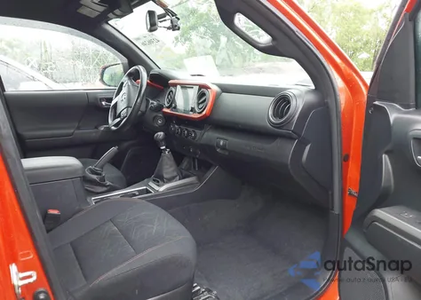 2016 Toyota Tacoma Sr5 V6/Trd Off Road/Trd Sport z USA, uszkodzony, nr VIN 5TFSZ5AN0GX042336